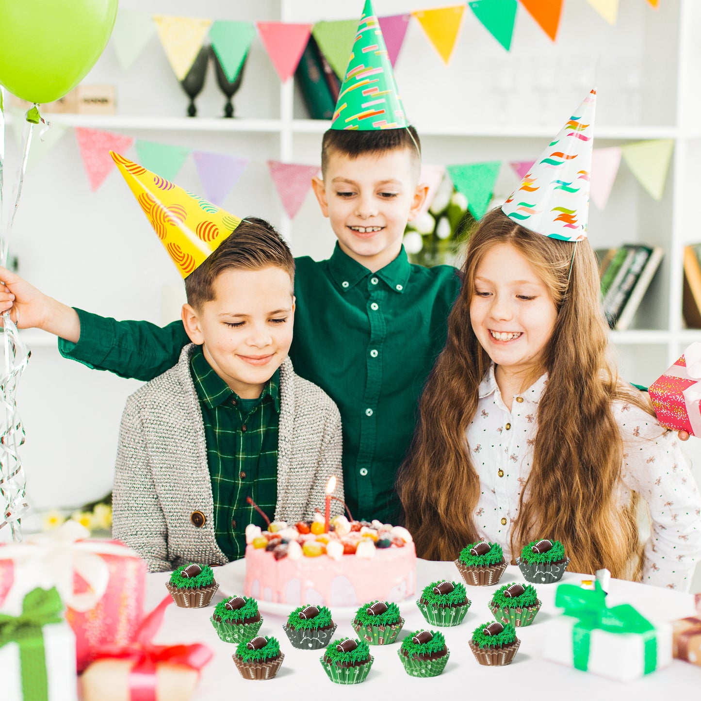 COcnny Football Mini Cupcake Liners - 600pcs Football Themed Mini Baking Cups Muffin Cupcakes Wrappers, Rugby Sport Paper Cake Wrap Making Supplies for Game Day Post-match Celebration Party (6 Styles)
