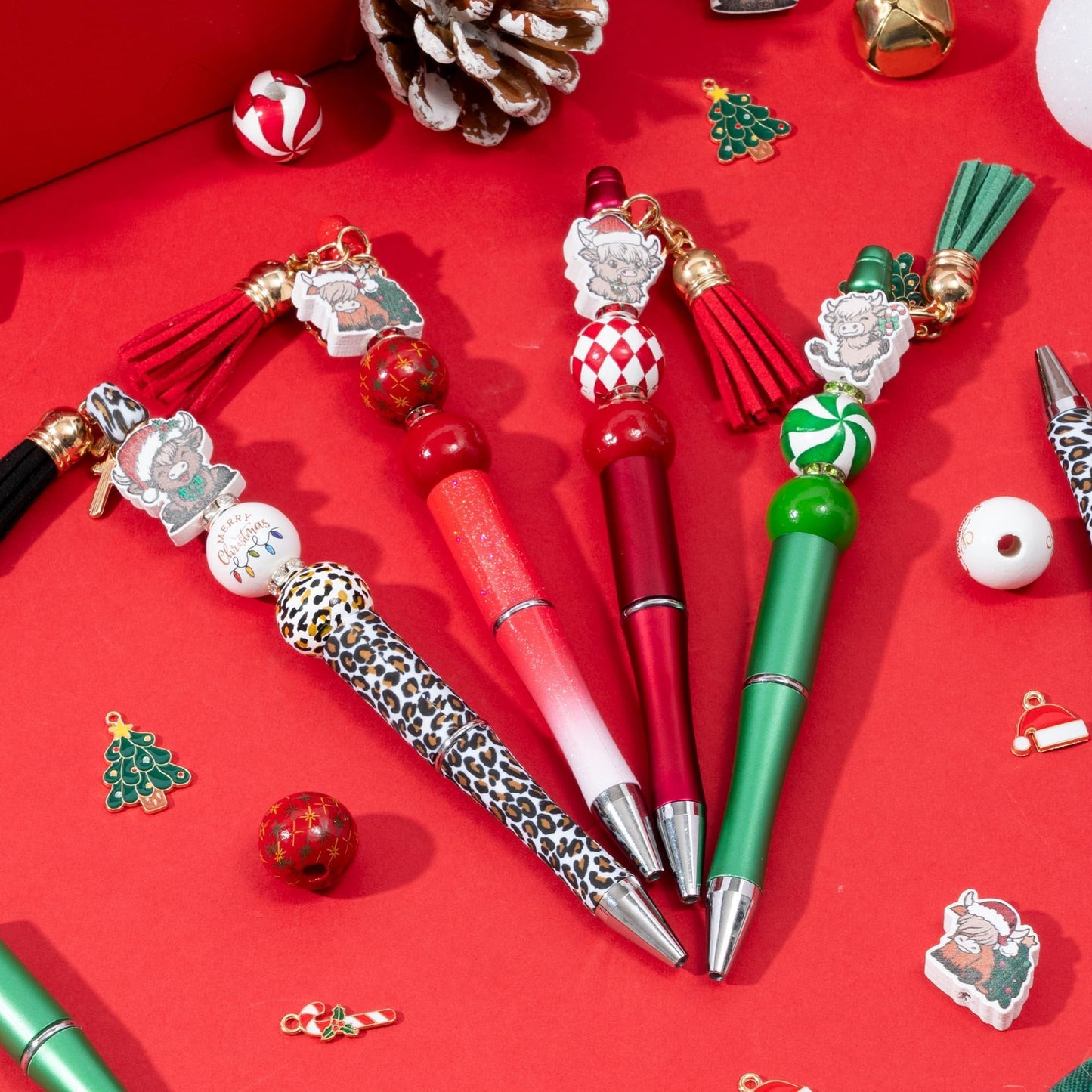 COcnny Highland Cow Beadable Pens - 12 Set Mooey Christmas DIY Ballpoint Pen Making Kit with Bead Craft, Rustic Cow Beaded Pen Bulk Charm Tassel Supplies for Xmas Party School Students Gift