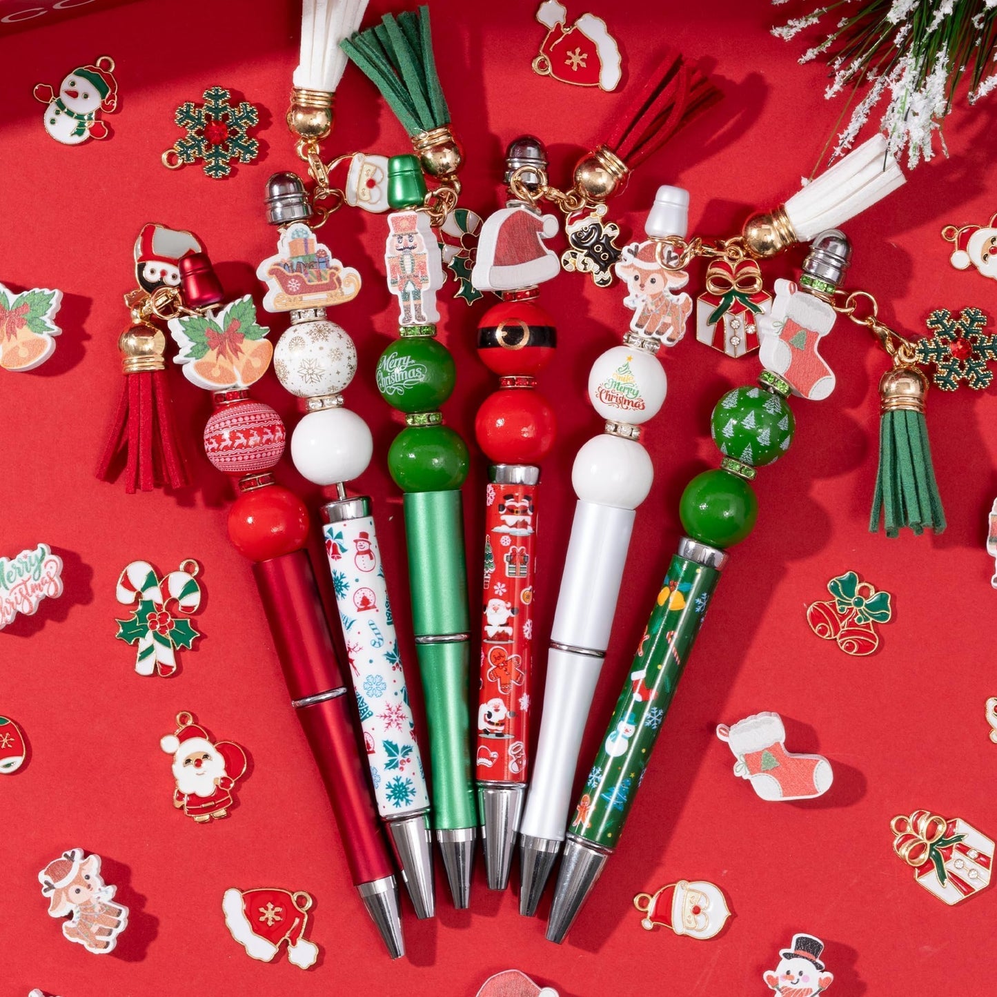COcnny Christmas Beadable Pens Kits- 24 Set Xmas DIY Ballpoint Craft Making with Bead Craft, Snowman Snowflake Beaded Pen Bulk Charm Tassel Supplies for Holiday Party School Students Gift